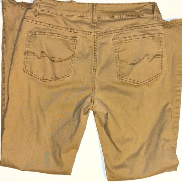 Bootleg beige pants - Picture 2 of 3